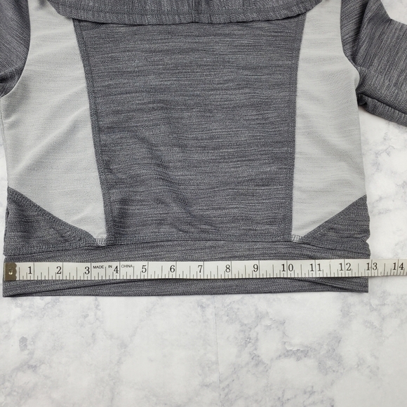 Free People XS Gray Colorblock Hooded‎ Cropped Hoodie Activewear Shirt Fitted - Picture 10 of 12